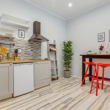 Main Square غييكا