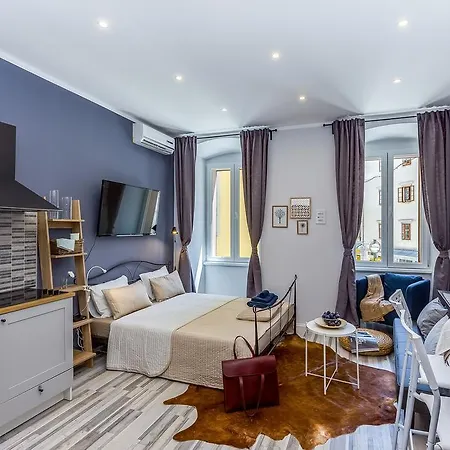 Main Square غييكا