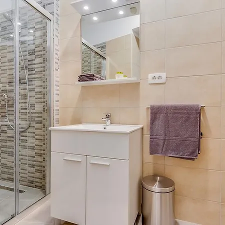 Main Square * غييكا